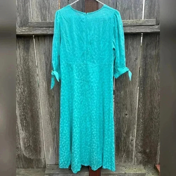 Kitri Lorelle Mint Daisy Jacquard
Midi Dress NEW WITH TAG - Picture 5 of 8